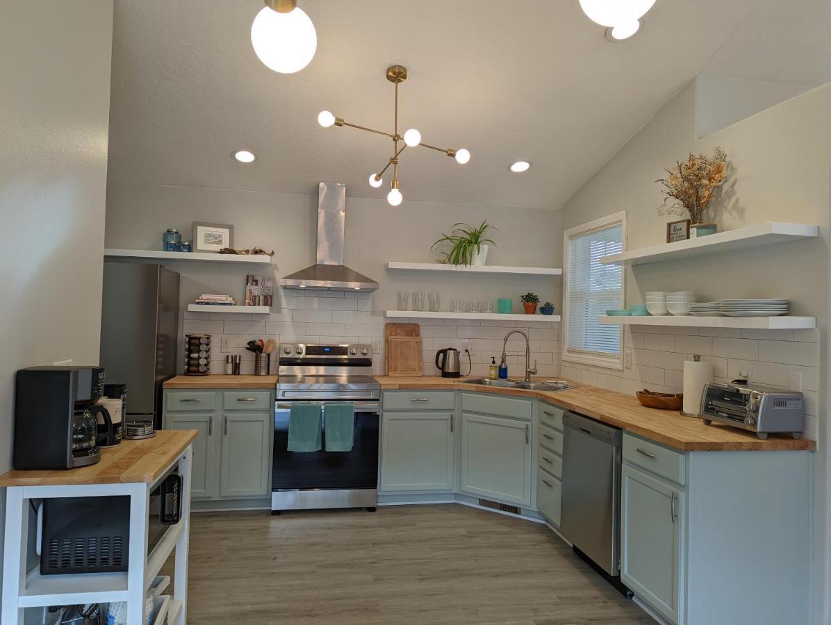 יוג'ין Contemporary 2-Bedroom Close To Downtown, Dining מראה חיצוני תמונה