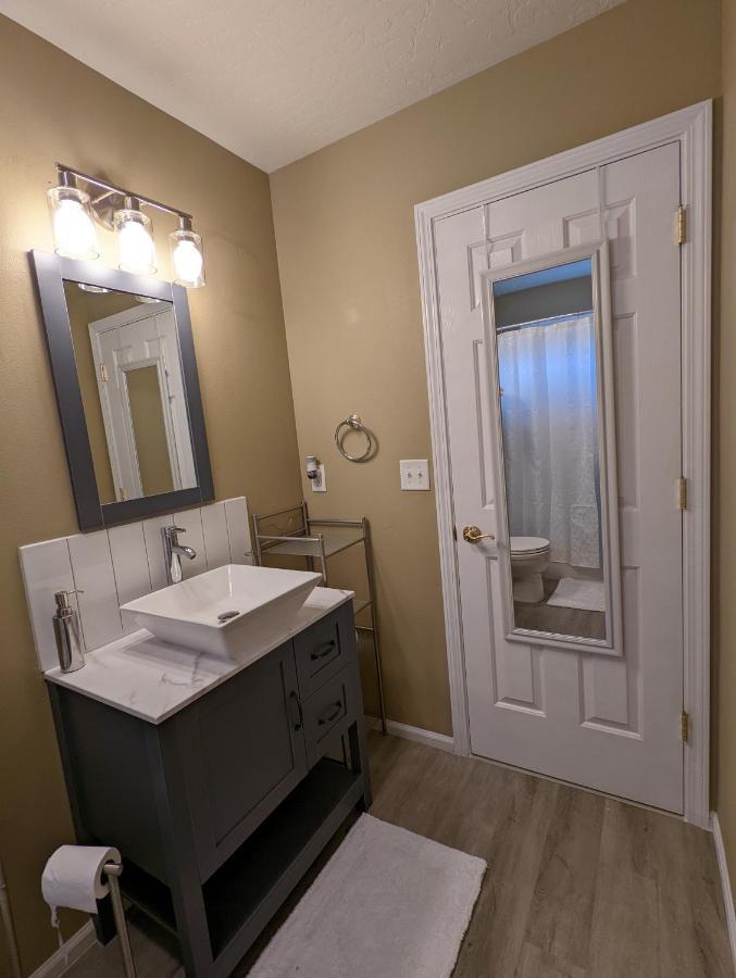 יוג'ין Contemporary 2-Bedroom Close To Downtown, Dining מראה חיצוני תמונה