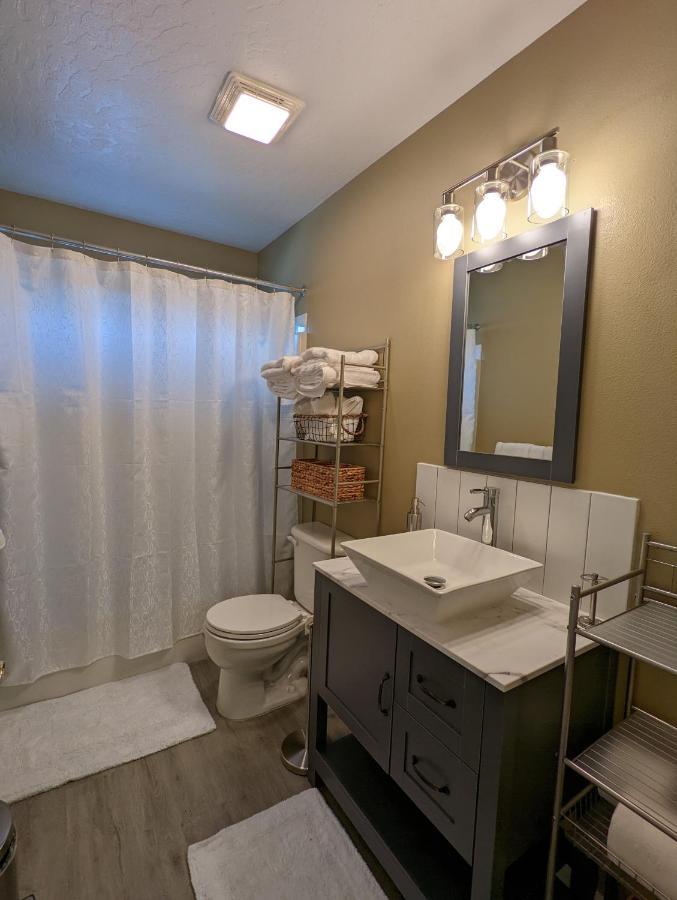 יוג'ין Contemporary 2-Bedroom Close To Downtown, Dining מראה חיצוני תמונה